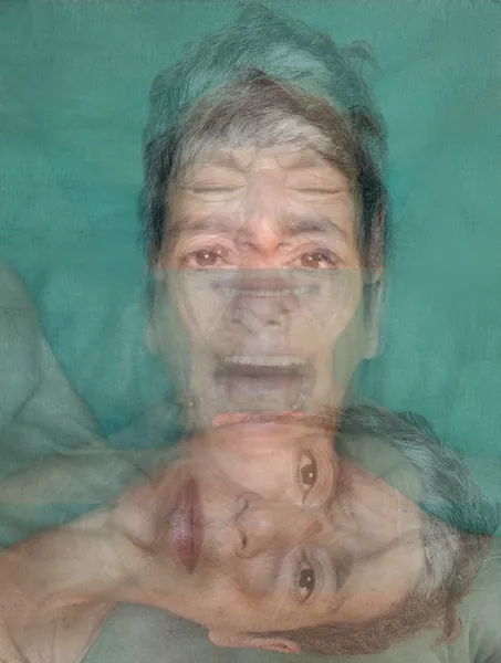 Autoportrait — entre temps et a default de — 2025