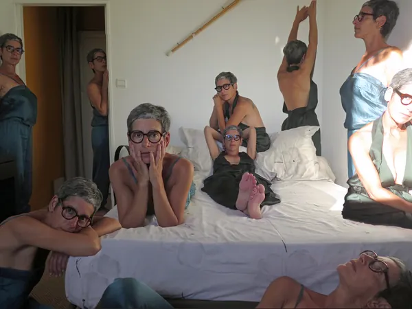 Autoportrait x 6 — La chambre de Francoise — 2026