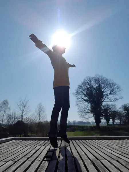 Confinement
Vendredi 27 mars 2020
Et le soleil brille...
Autoportrait