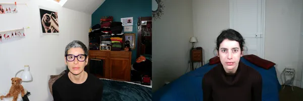 Légère plongée devant le lit. Elle est flou en premier plan mais sa présence fonctionne quand même au centre.
Je l'imite amusée. J'ai choisie d'être nette, maintenant que j'ai des lunettes!