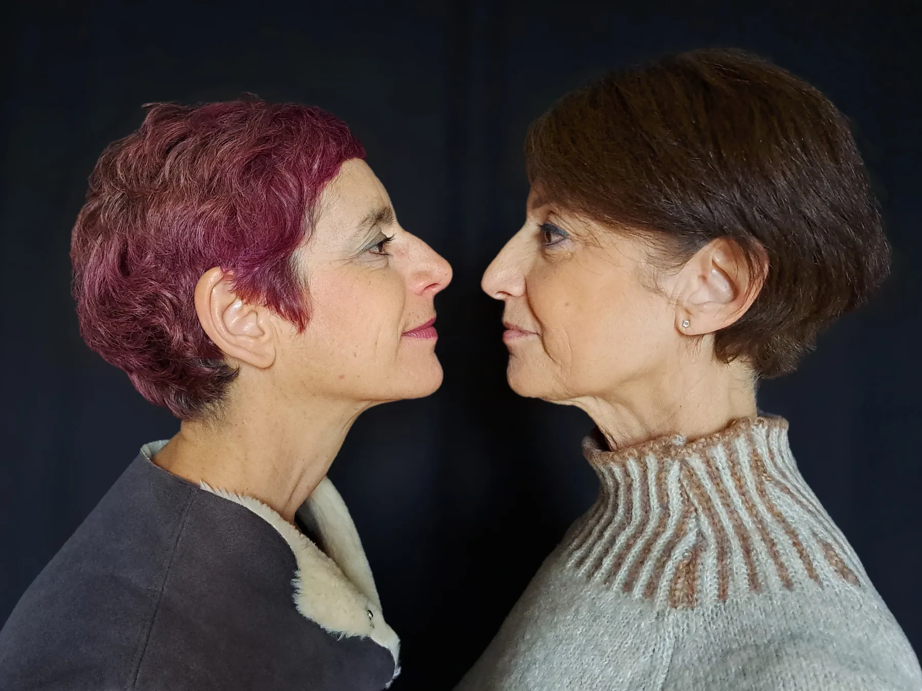 Gisèle Didi et sa sœur Sophie Gozlan, de profil, face à face