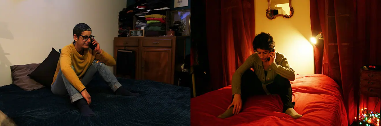 Elle téléphone au lit. Elle téléphone au lit. Je ne sais pas à qui. Elle parle dans sa chambre rouge. Je l'imite amusée. Fallait-il être déj