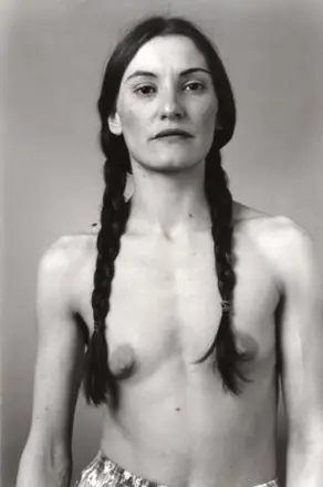 Femme à nattes, photographie 4 sur 13
